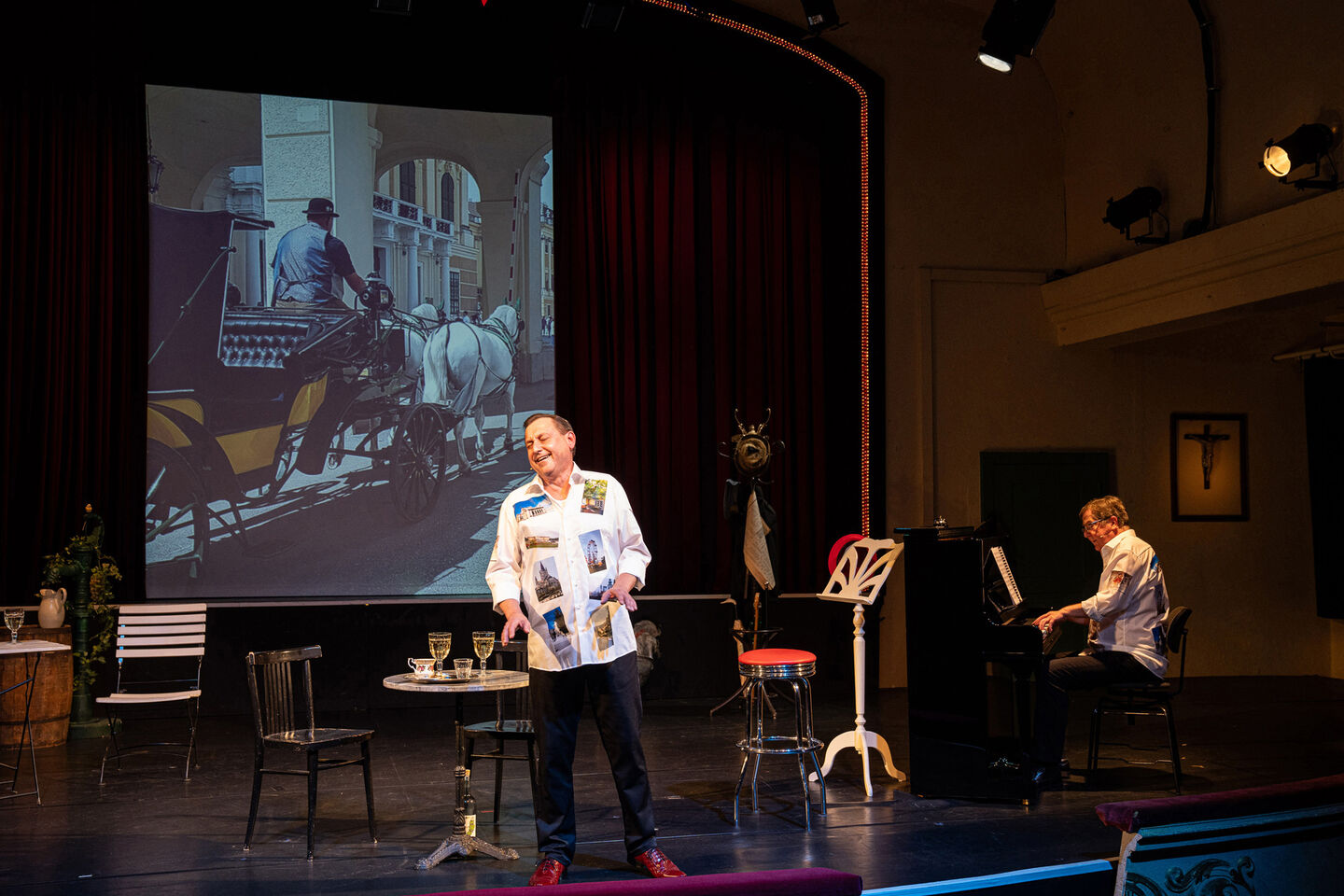 Staatstheater Cottbus
WIENER GSCHICHTEN
Ein musikalischer Streifzug durch die Donau-Metropole mit Frank Bernard und Heiko Walter
Szenenfoto mit (v.l.n.r.): Heiko Walter und Frank Bernard 
(Foto: © Bernd Schönberger)